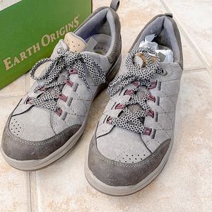 Earth Origins Flinn Sneaker in Grey, women’s 9